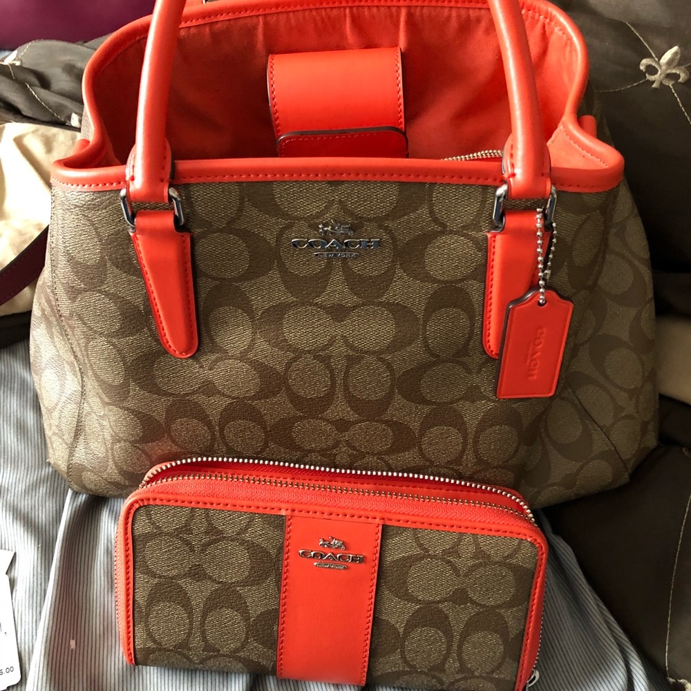 COACH HANDBAG/WALLET SET